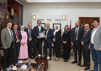 وفد من مصرف الصفا يزور بلدية الخليل لتهنئة رئيس البلدية وبحث سبل التعاون المشترك